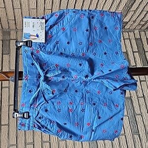 NWT Feeling Festive Ladies Star Pull On  Shorts Sz XL.. Adorable
